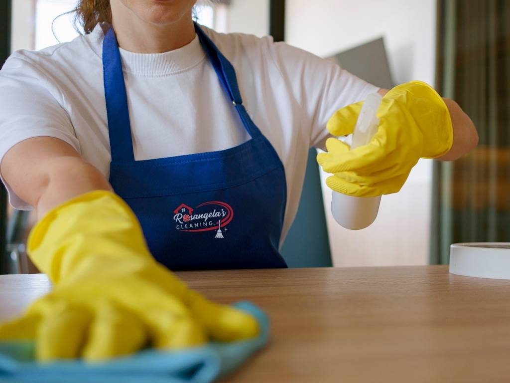 5 Foolproof Tips to Keep Your Home Clean This Christmas — And When to Call a Professional - Gloucester, MA